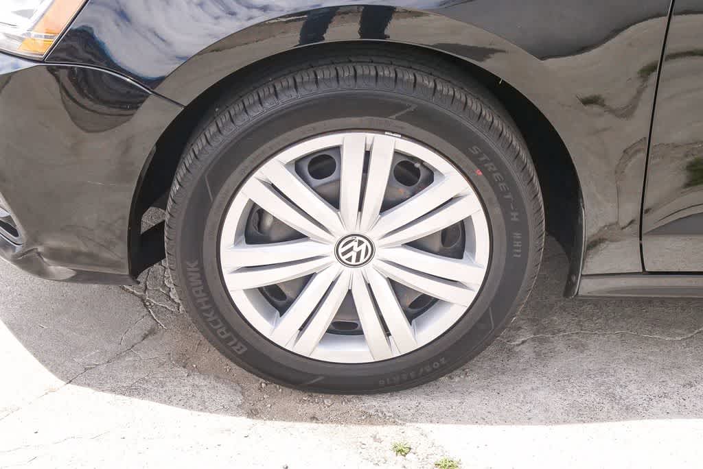 Thumbnail: 2017 Volkswagen Jetta - 5
