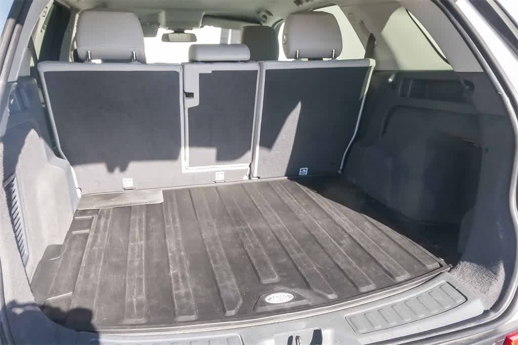 Thumbnail: 2017 Land Rover Discovery Sport - 24