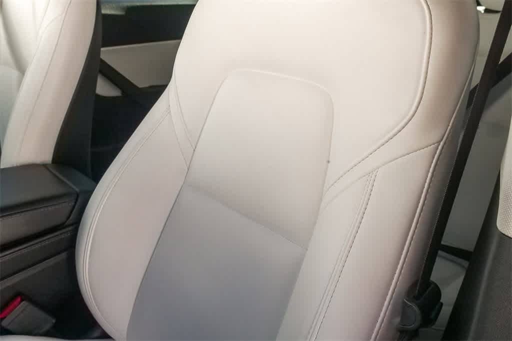 Thumbnail: 2022 Tesla Model Y - 21