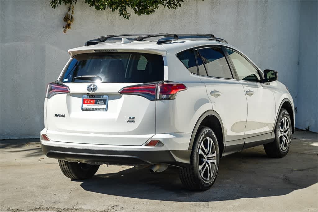 Thumbnail: 2018 Toyota RAV4 - 4