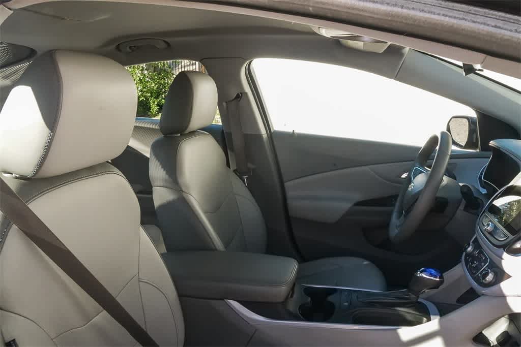 Thumbnail: 2017 Chevrolet Volt - 16