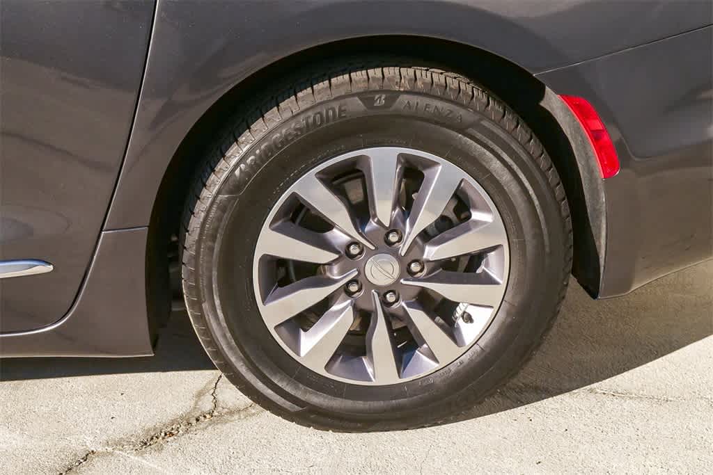 Thumbnail: 2019 Chrysler Pacifica - 6