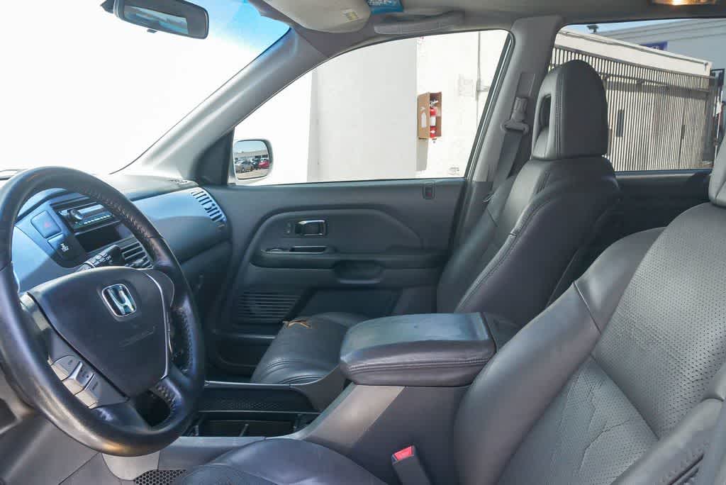 Thumbnail: 2005 Honda Pilot - 17