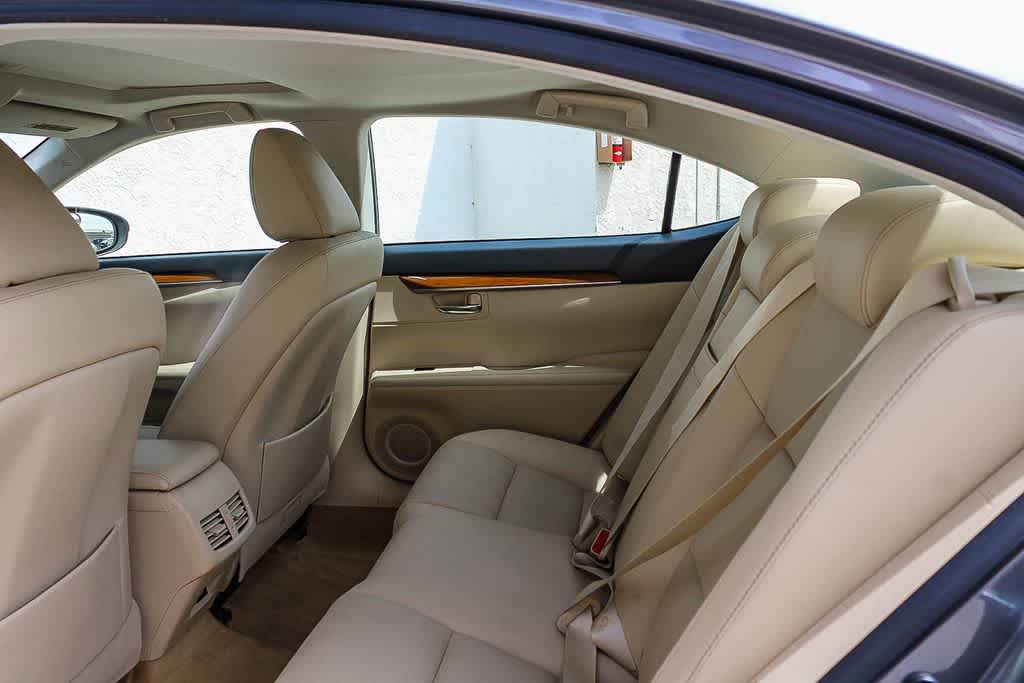 Thumbnail: 2014 Lexus ES - 16