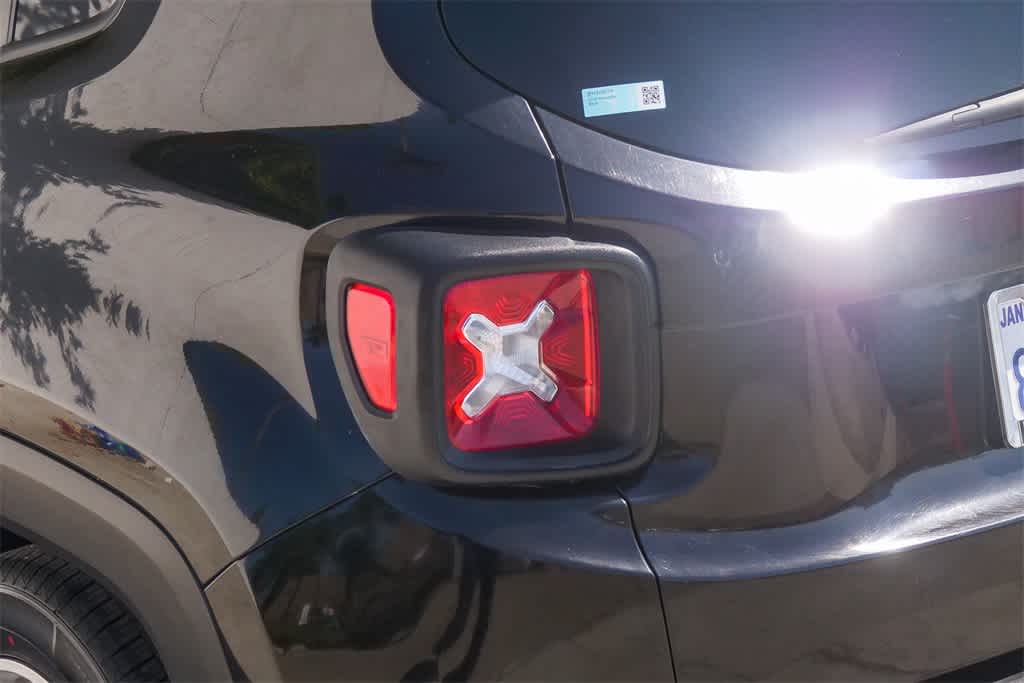 Thumbnail: 2018 Jeep Renegade - 10