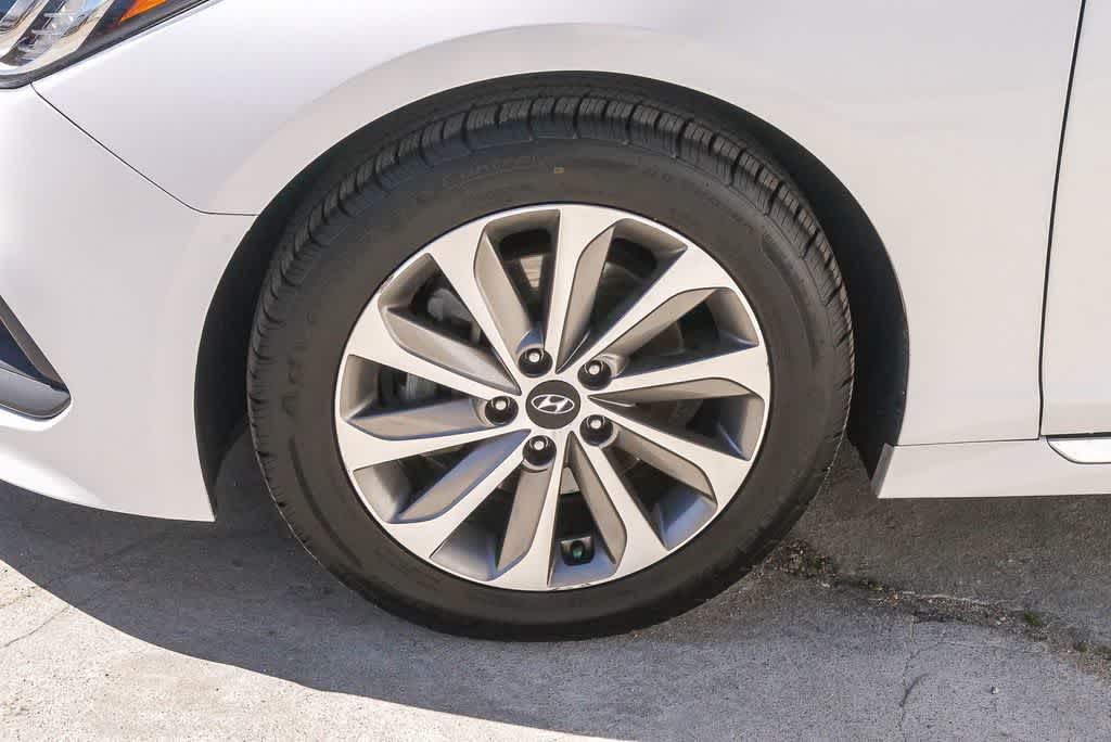 Thumbnail: 2015 Hyundai Sonata - 4