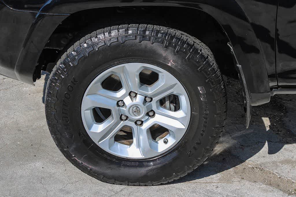 Thumbnail: 2017 Toyota 4Runner - 5