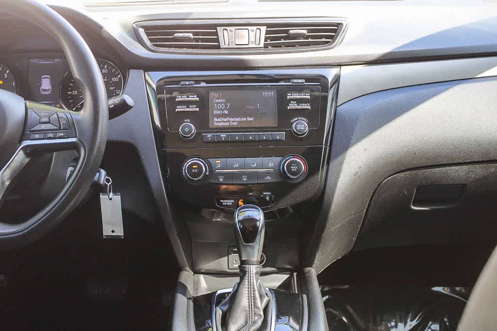 Thumbnail: 2018 Nissan Rogue Sport - 12