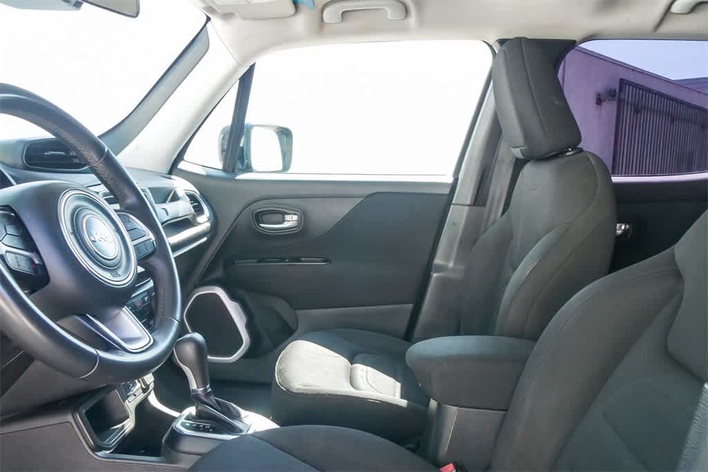 Thumbnail: 2018 Jeep Renegade - 17