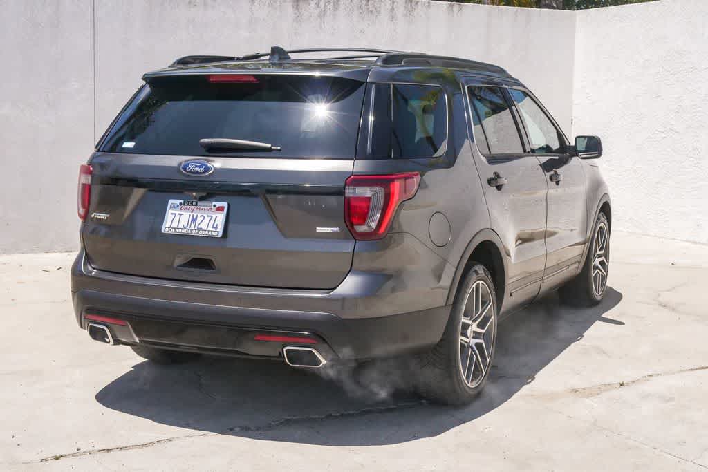 Thumbnail: 2016 Ford Explorer - 8