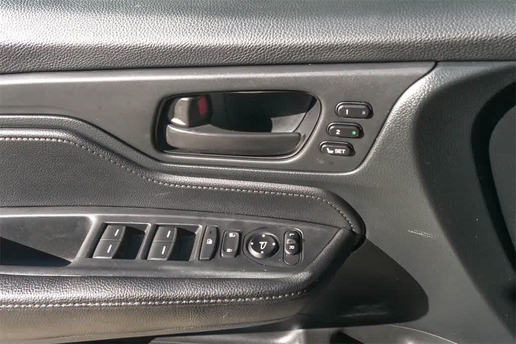 Thumbnail: 2023 Honda Odyssey - 18