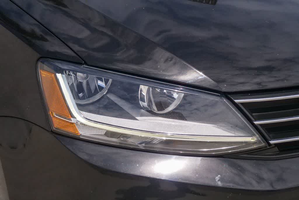 Thumbnail: 2017 Volkswagen Jetta - 4