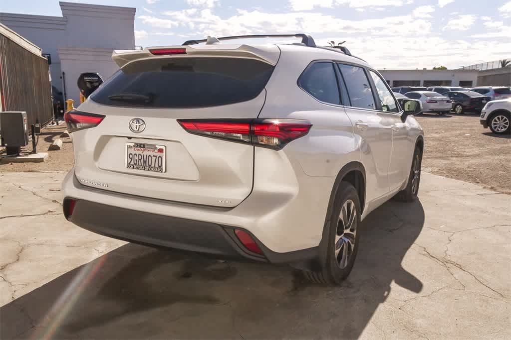 Thumbnail: 2023 Toyota Highlander - 9