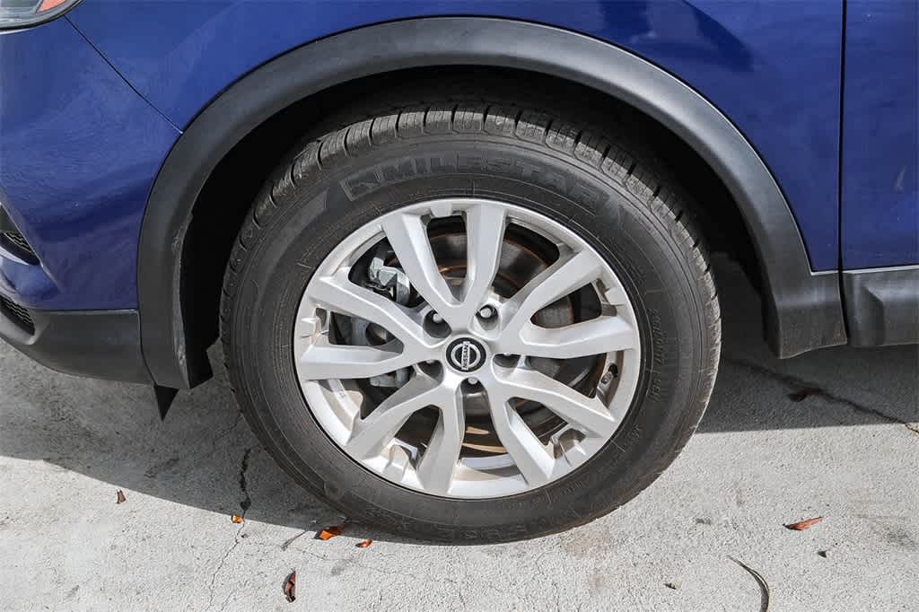 Thumbnail: 2021 Nissan Rogue Sport - 9