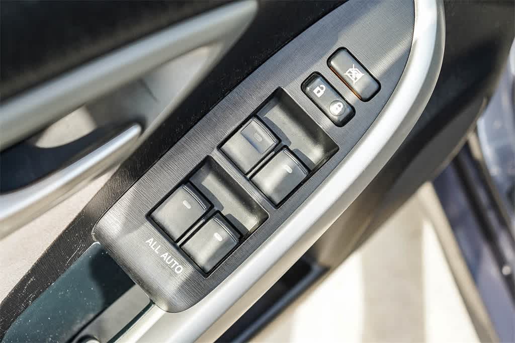 Thumbnail: 2015 Toyota Prius - 22