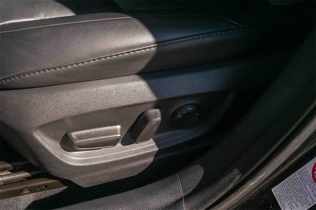 Thumbnail: 2022 Toyota Prius - 18