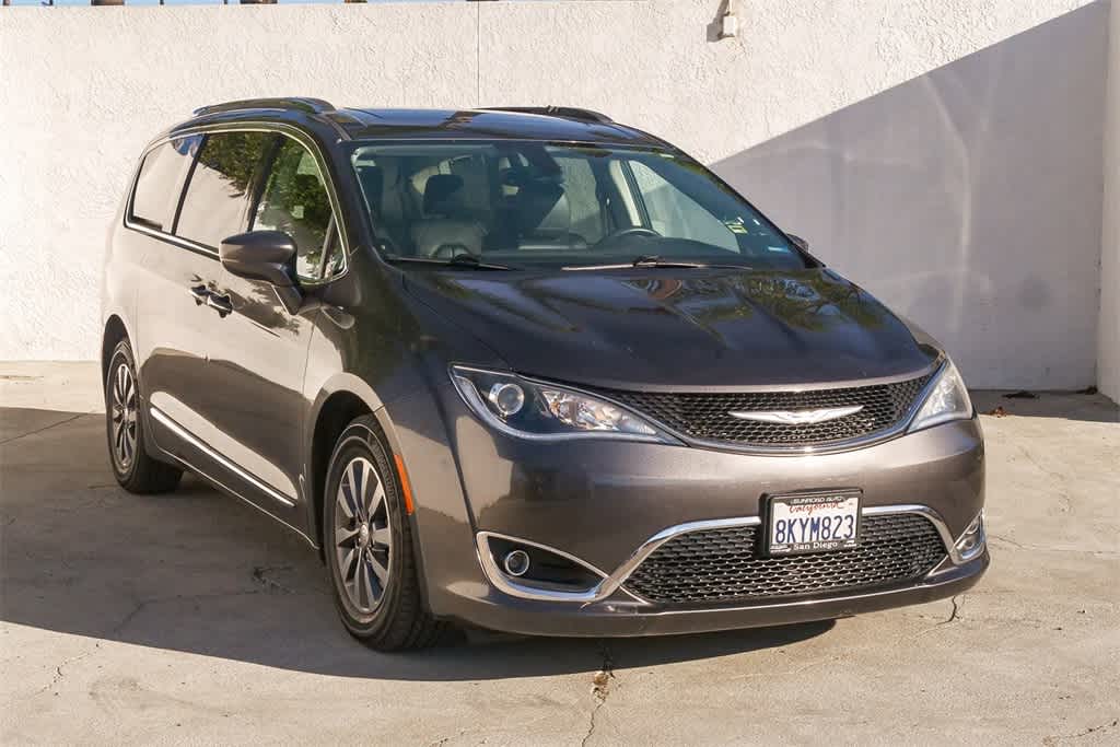 Thumbnail: 2019 Chrysler Pacifica - 3