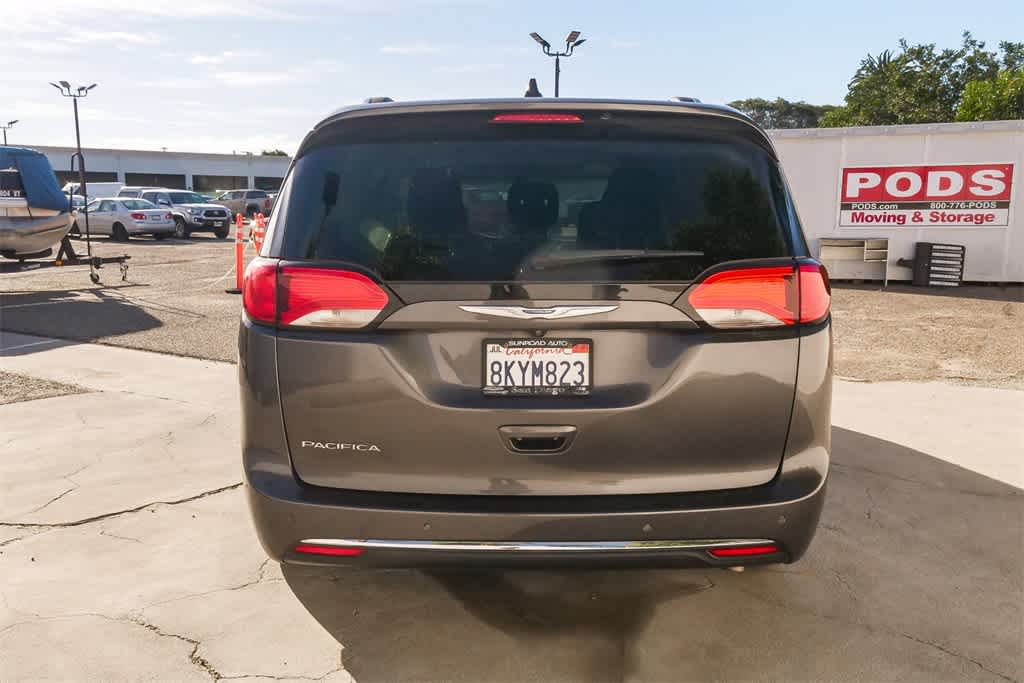 Thumbnail: 2019 Chrysler Pacifica - 8