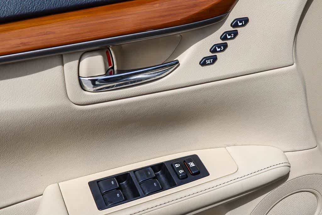 Thumbnail: 2014 Lexus ES - 20