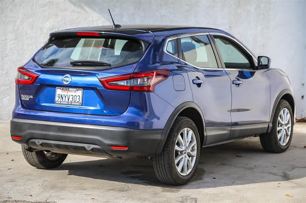 Thumbnail: 2021 Nissan Rogue Sport - 4