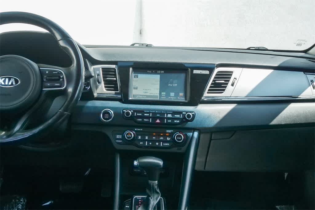 Thumbnail: 2017 Kia Niro - 12