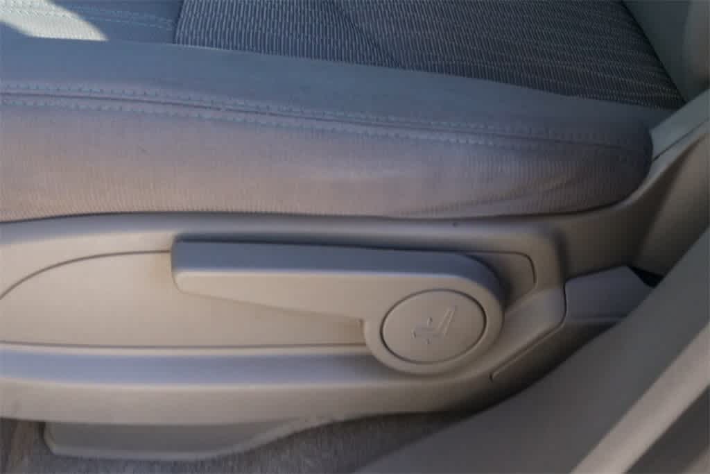 Thumbnail: 2017 Chevrolet Traverse - 21