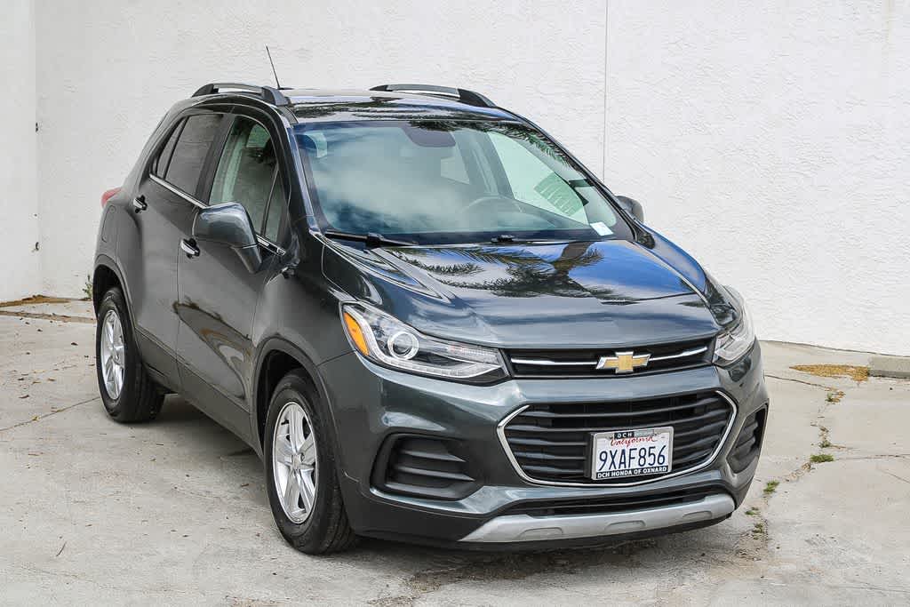 Thumbnail: 2018 Chevrolet Trax - 3