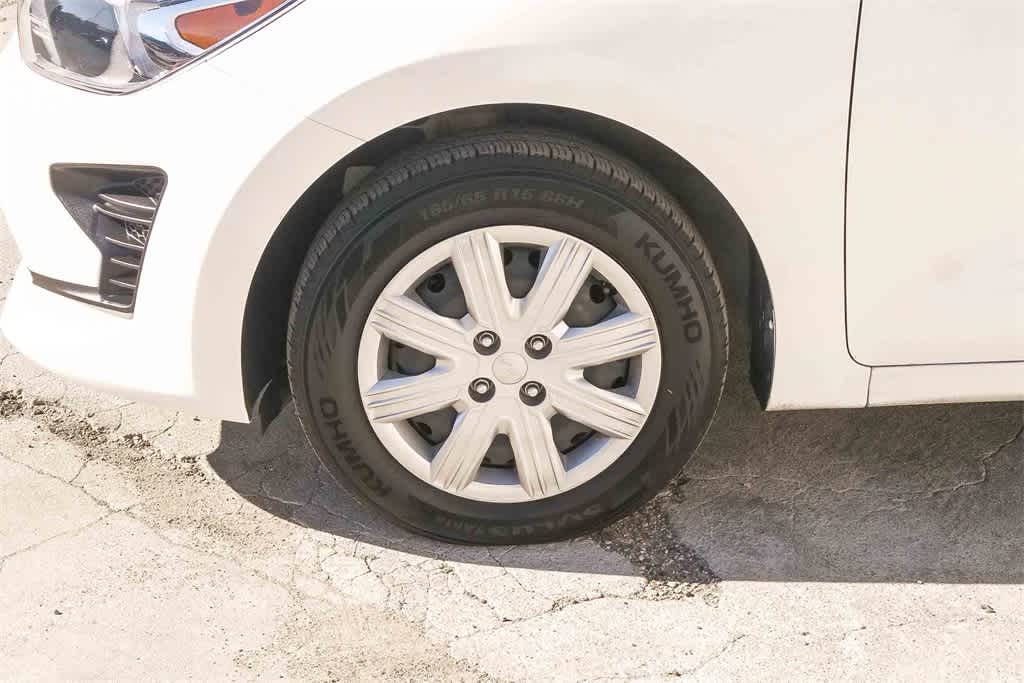 Thumbnail: 2023 Kia Rio - 5