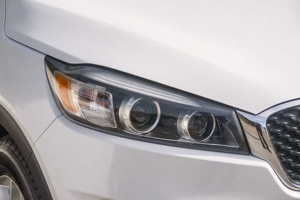 Thumbnail: 2016 Kia Sorento - 4