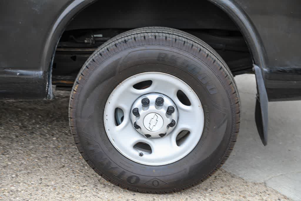 Thumbnail: 2018 Chevrolet Express - 9