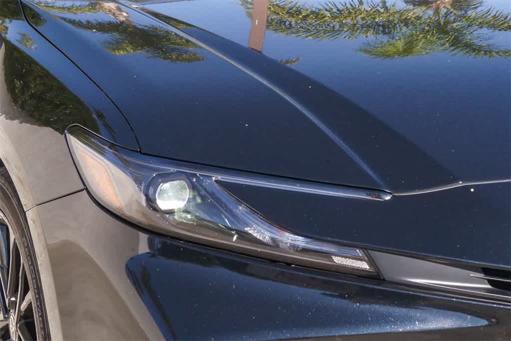 2025 Toyota Camry SE photo 3