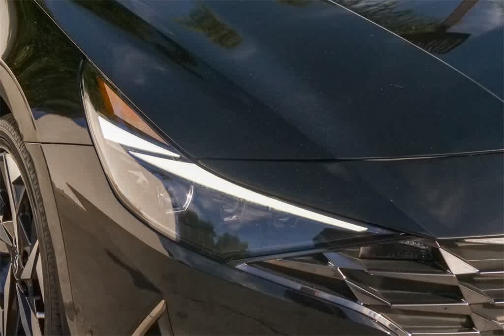 Thumbnail: 2023 Hyundai Elantra - 4