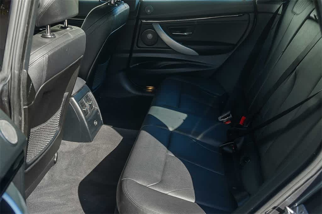 Thumbnail: 2016 BMW 3 Series - 21