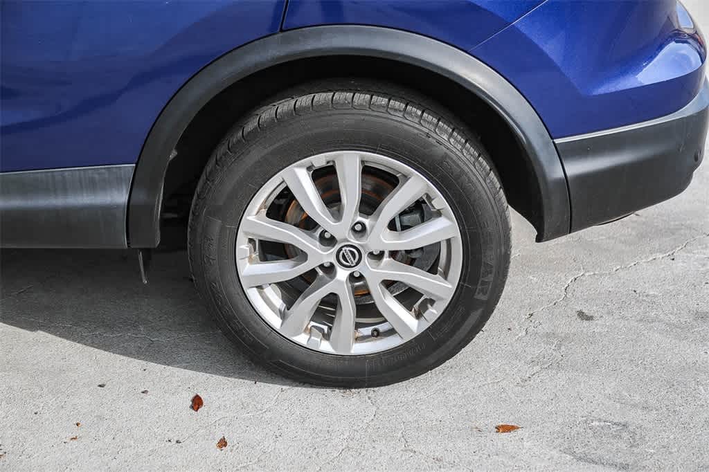 Thumbnail: 2021 Nissan Rogue Sport - 10