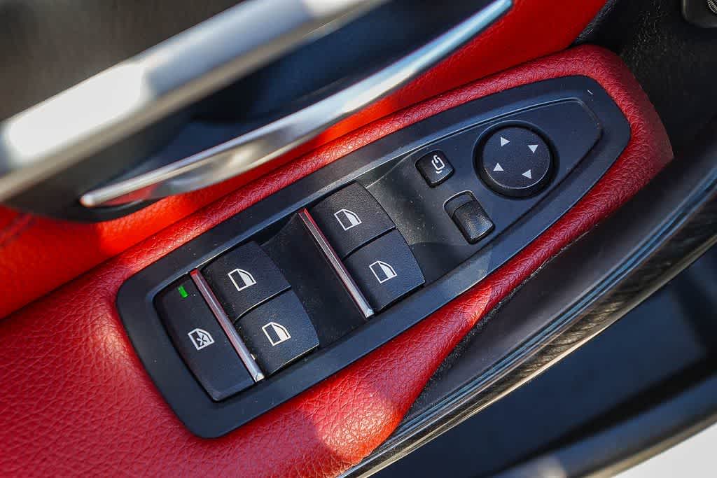 Thumbnail: 2018 BMW 3 Series - 23