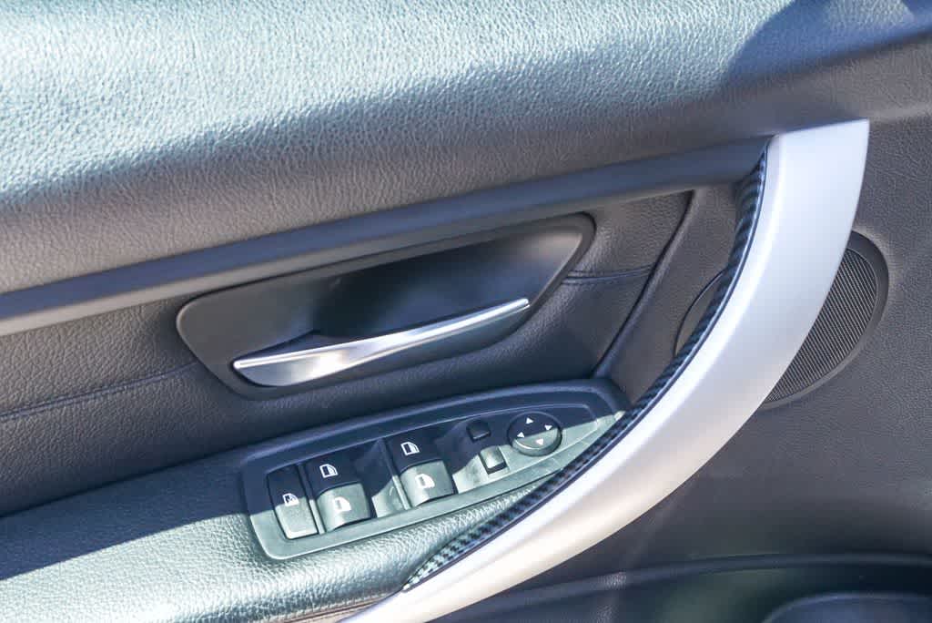 Thumbnail: 2013 BMW 3 Series - 18