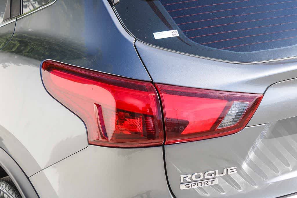 Thumbnail: 2018 Nissan Rogue Sport - 10