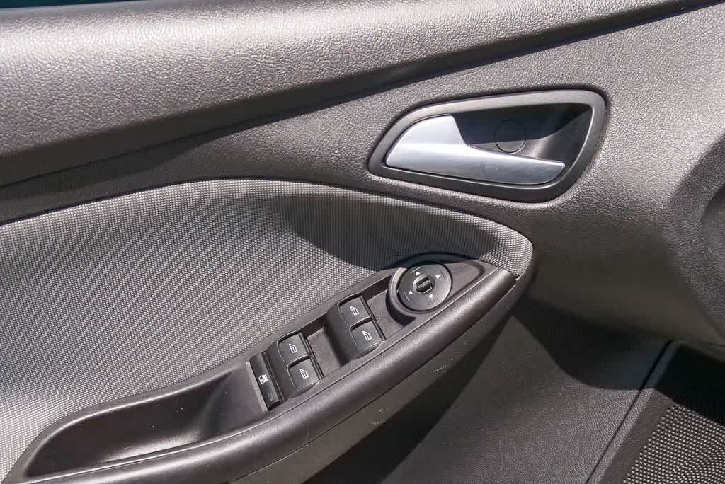 Thumbnail: 2014 Ford Focus - 18