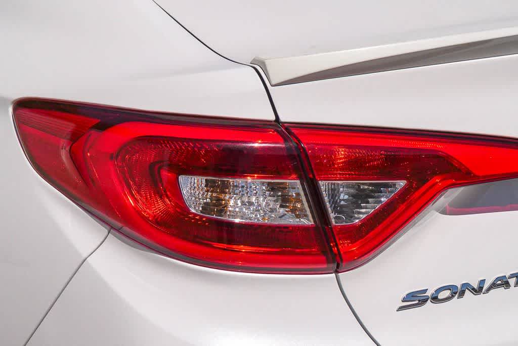Thumbnail: 2015 Hyundai Sonata - 9