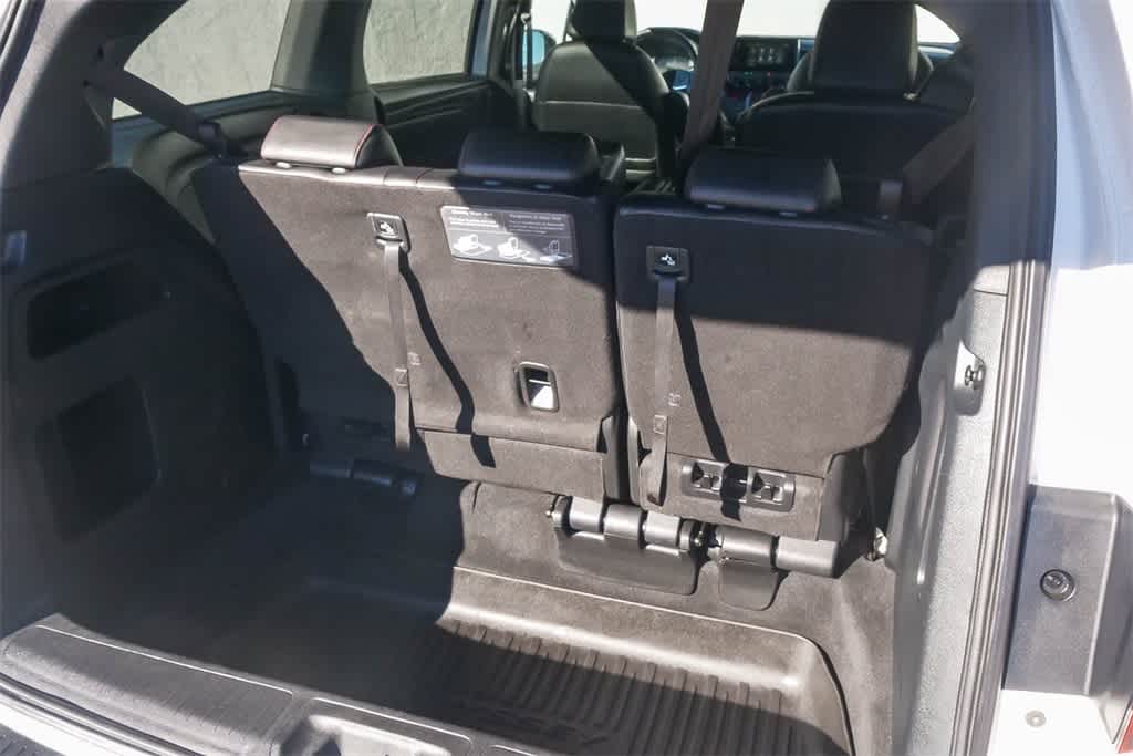 Thumbnail: 2023 Honda Odyssey - 22