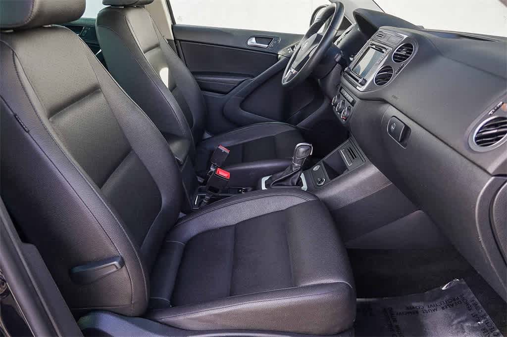 Thumbnail: 2017 Volkswagen Tiguan - 19