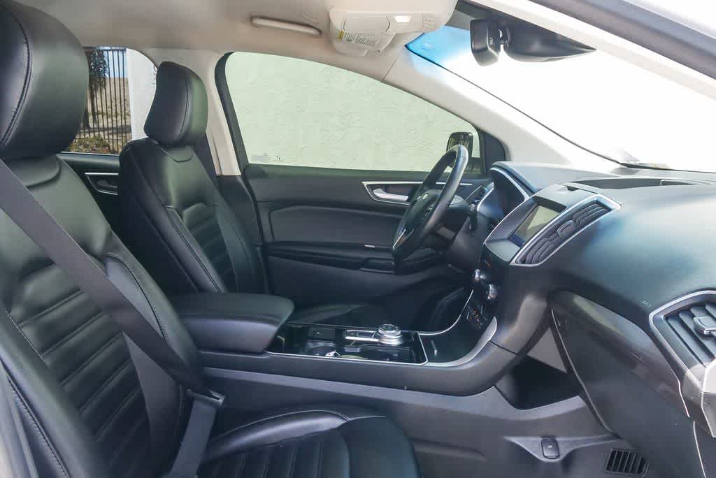 Thumbnail: 2020 Ford Edge - 16