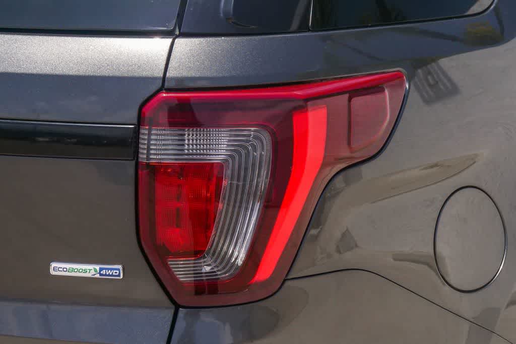 Thumbnail: 2016 Ford Explorer - 9