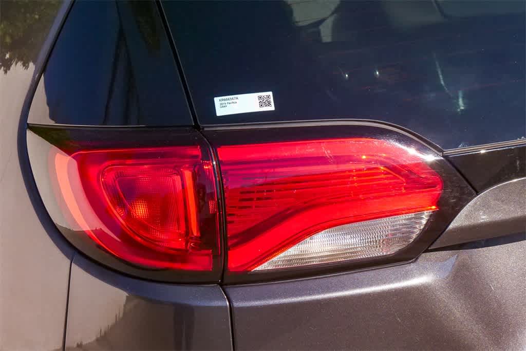 Thumbnail: 2019 Chrysler Pacifica - 10