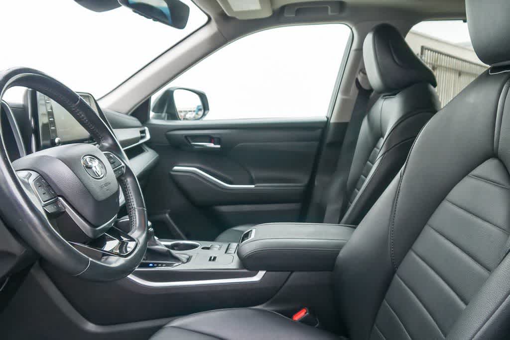 Thumbnail: 2021 Toyota Highlander - 18