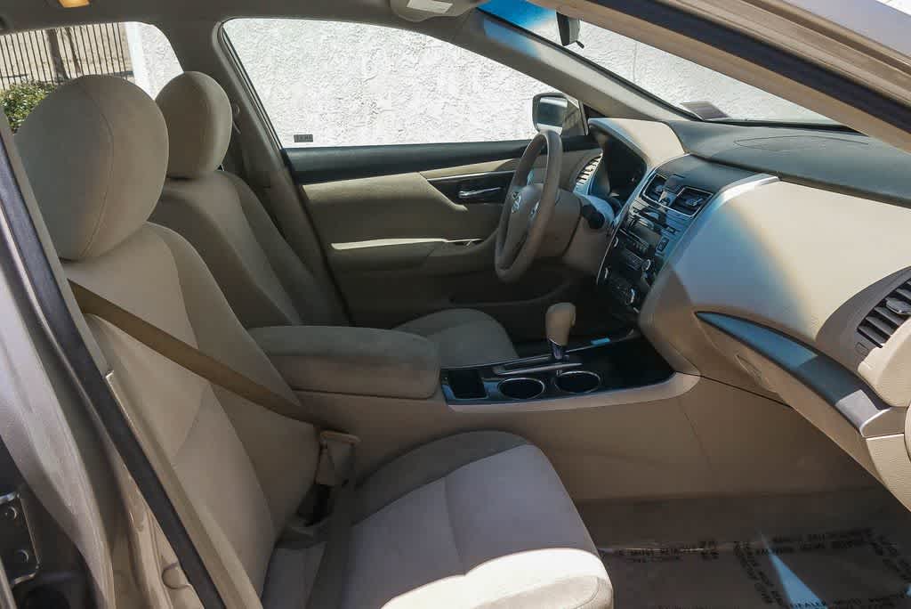 Thumbnail: 2013 Nissan Altima - 15