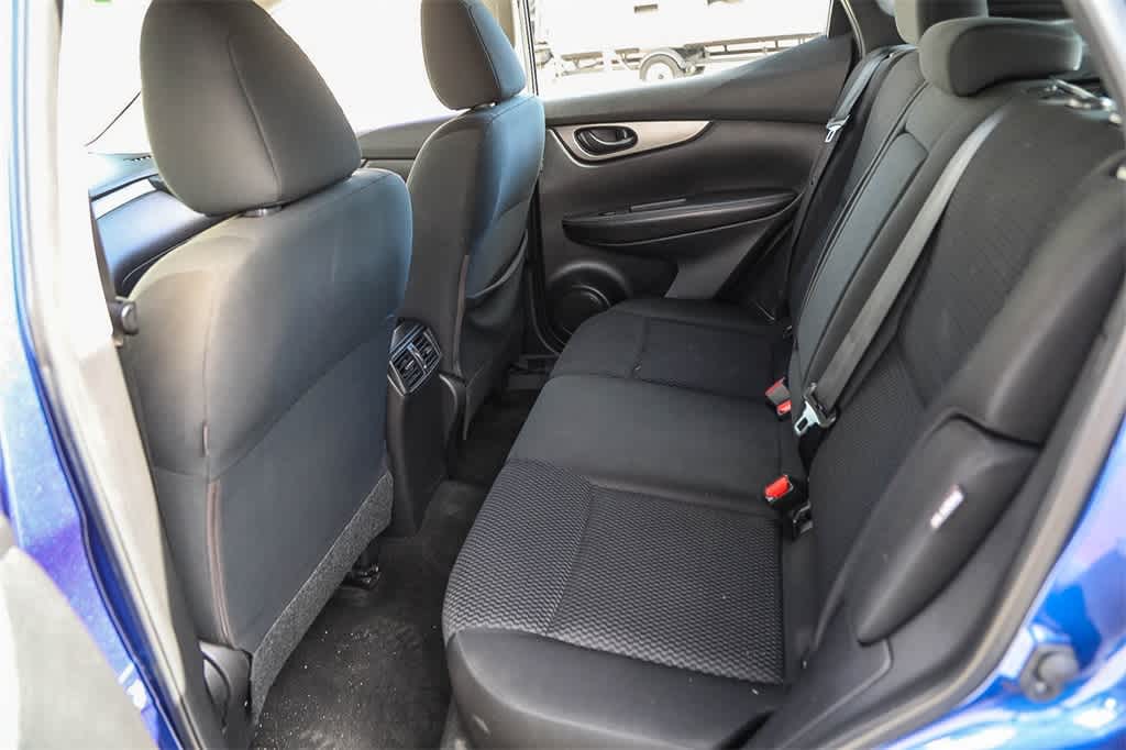 Thumbnail: 2021 Nissan Rogue Sport - 17