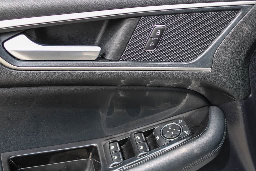 Thumbnail: 2019 Ford Edge - 19