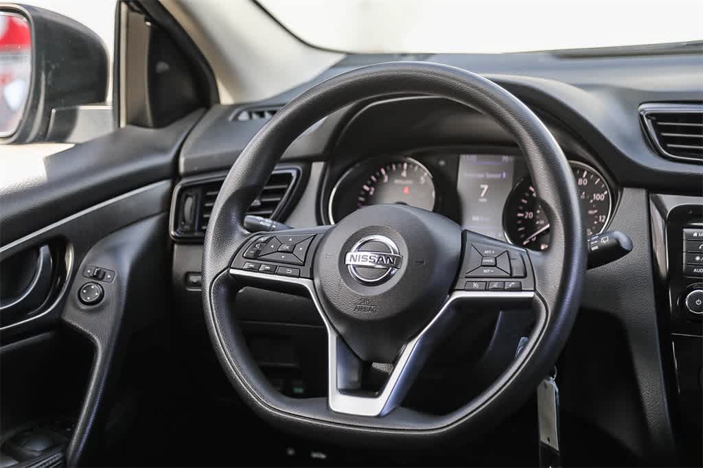 Thumbnail: 2021 Nissan Rogue Sport - 14