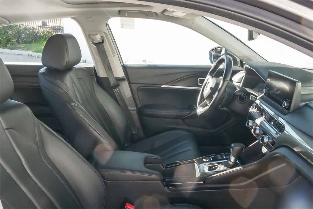 Thumbnail: 2025 Acura Integra - 16